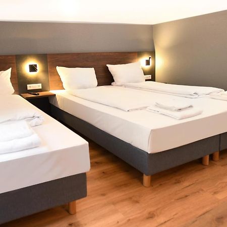Hotel Apadana Frankfurt Francoforte sul Meno Esterno foto