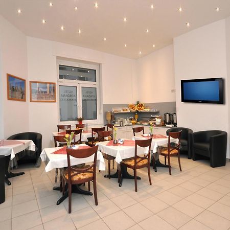 Hotel Apadana Frankfurt Francoforte sul Meno Esterno foto