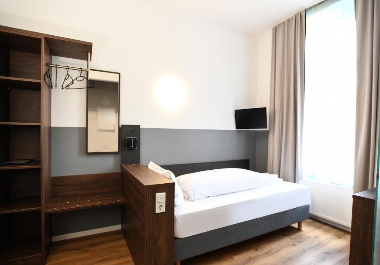 Hotel Apadana Frankfurt Francoforte sul Meno Esterno foto