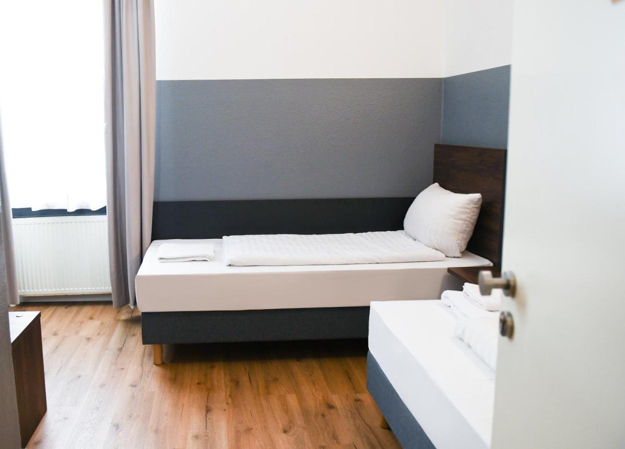 Hotel Apadana Frankfurt Francoforte sul Meno Esterno foto