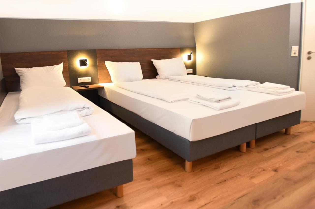 Hotel Apadana Frankfurt Francoforte sul Meno Esterno foto