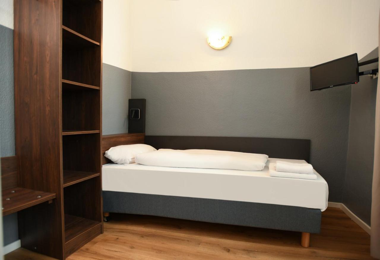 Hotel Apadana Frankfurt Francoforte sul Meno Esterno foto