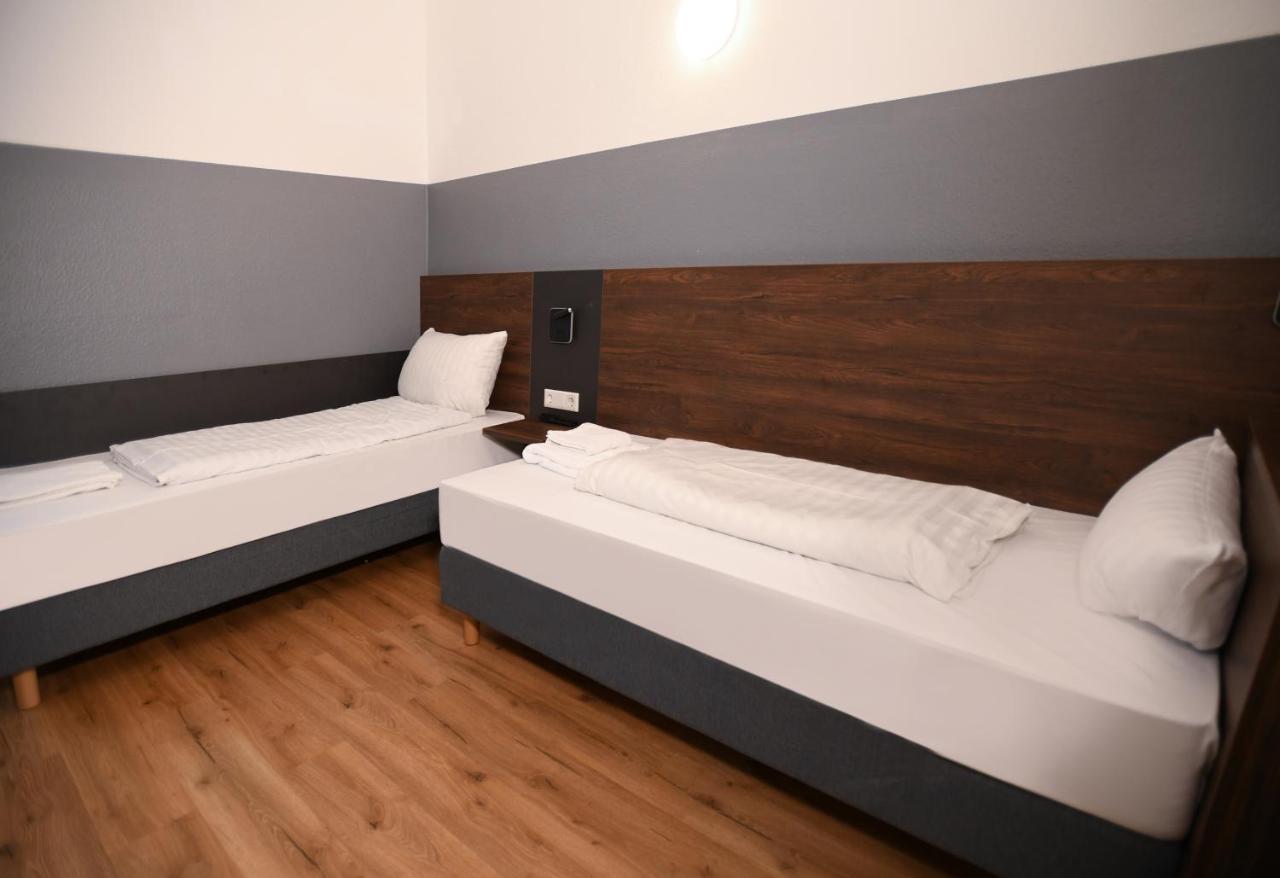 Hotel Apadana Frankfurt Francoforte sul Meno Esterno foto