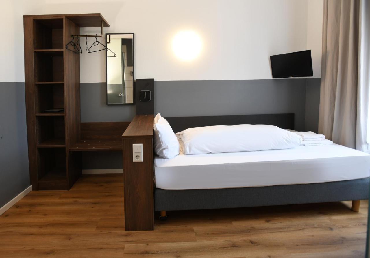 Hotel Apadana Frankfurt Francoforte sul Meno Esterno foto