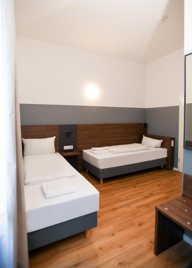 Hotel Apadana Frankfurt Francoforte sul Meno Esterno foto