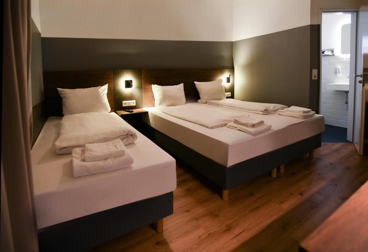 Hotel Apadana Frankfurt Francoforte sul Meno Esterno foto