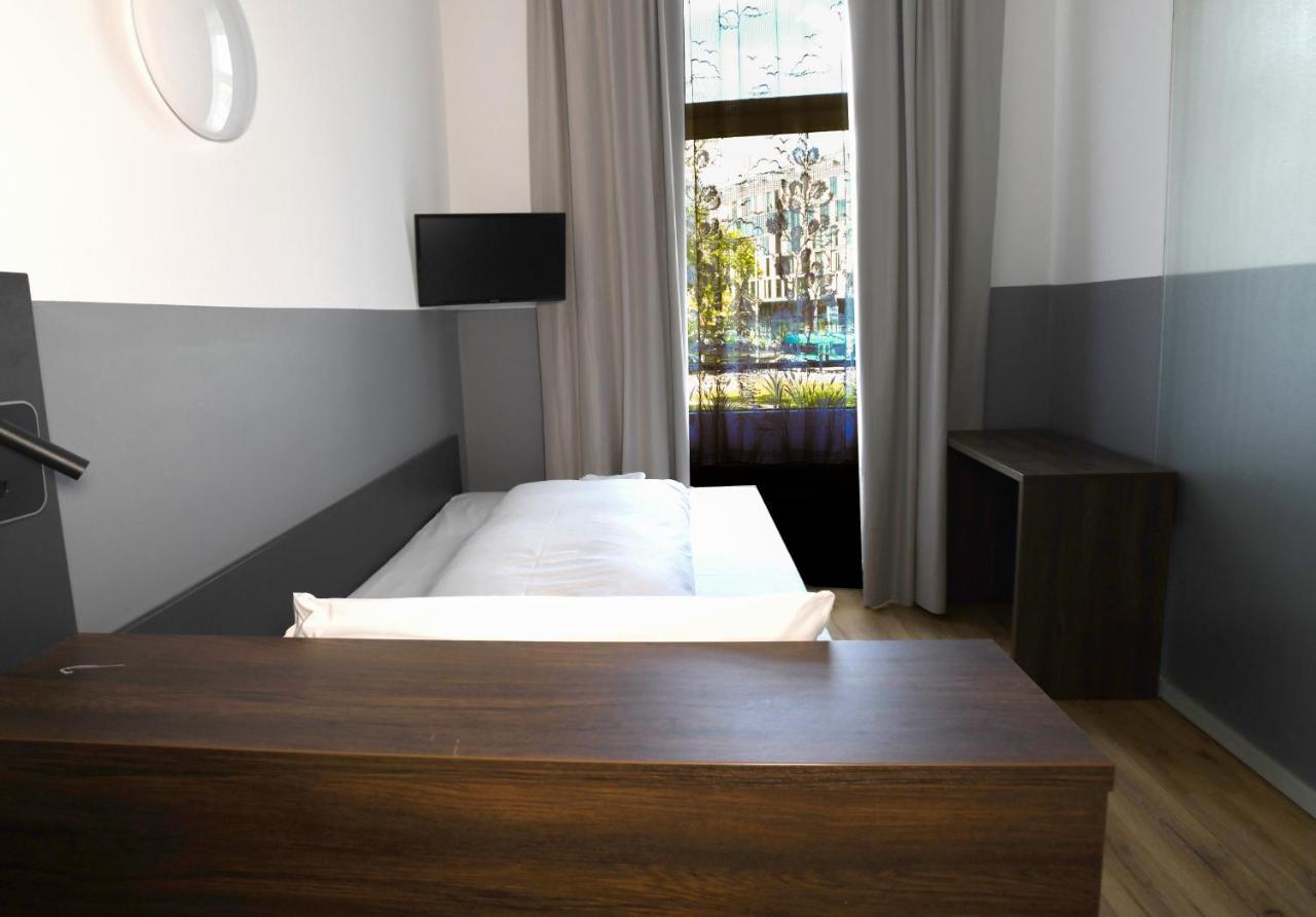 Hotel Apadana Frankfurt Francoforte sul Meno Esterno foto