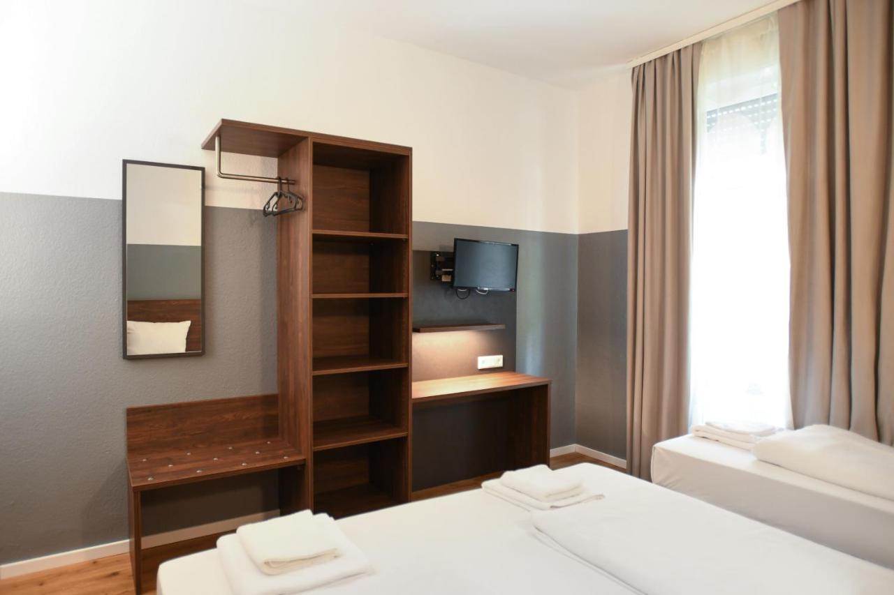 Hotel Apadana Frankfurt Francoforte sul Meno Esterno foto