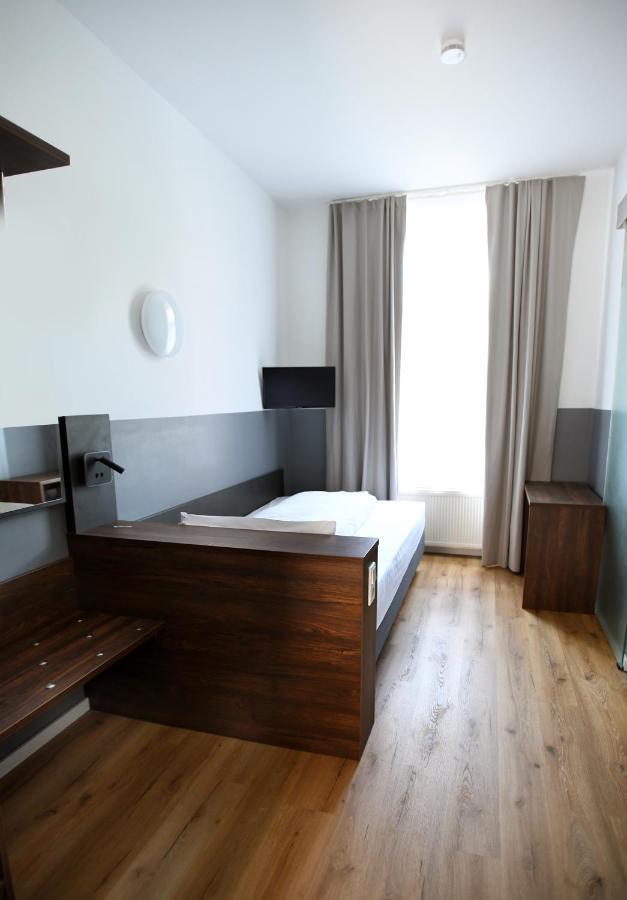 Hotel Apadana Frankfurt Francoforte sul Meno Esterno foto