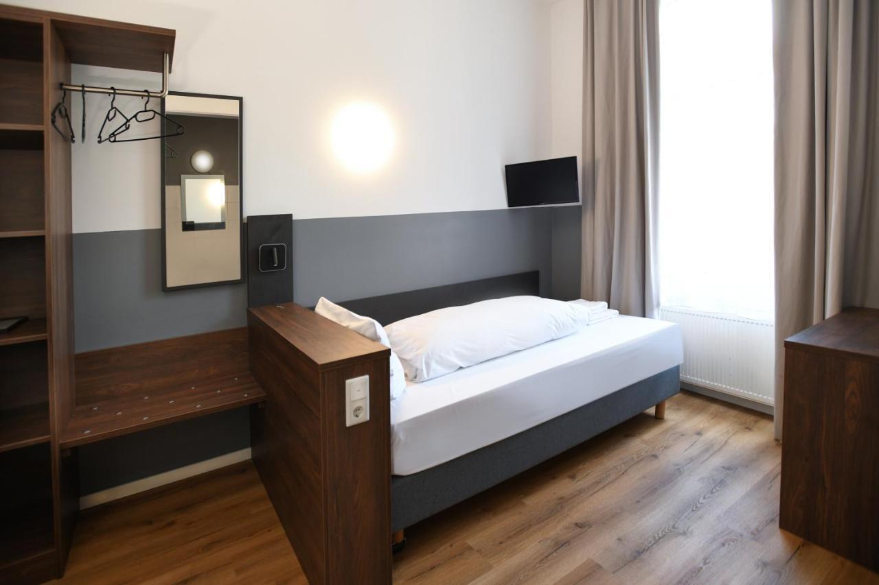Hotel Apadana Frankfurt Francoforte sul Meno Esterno foto