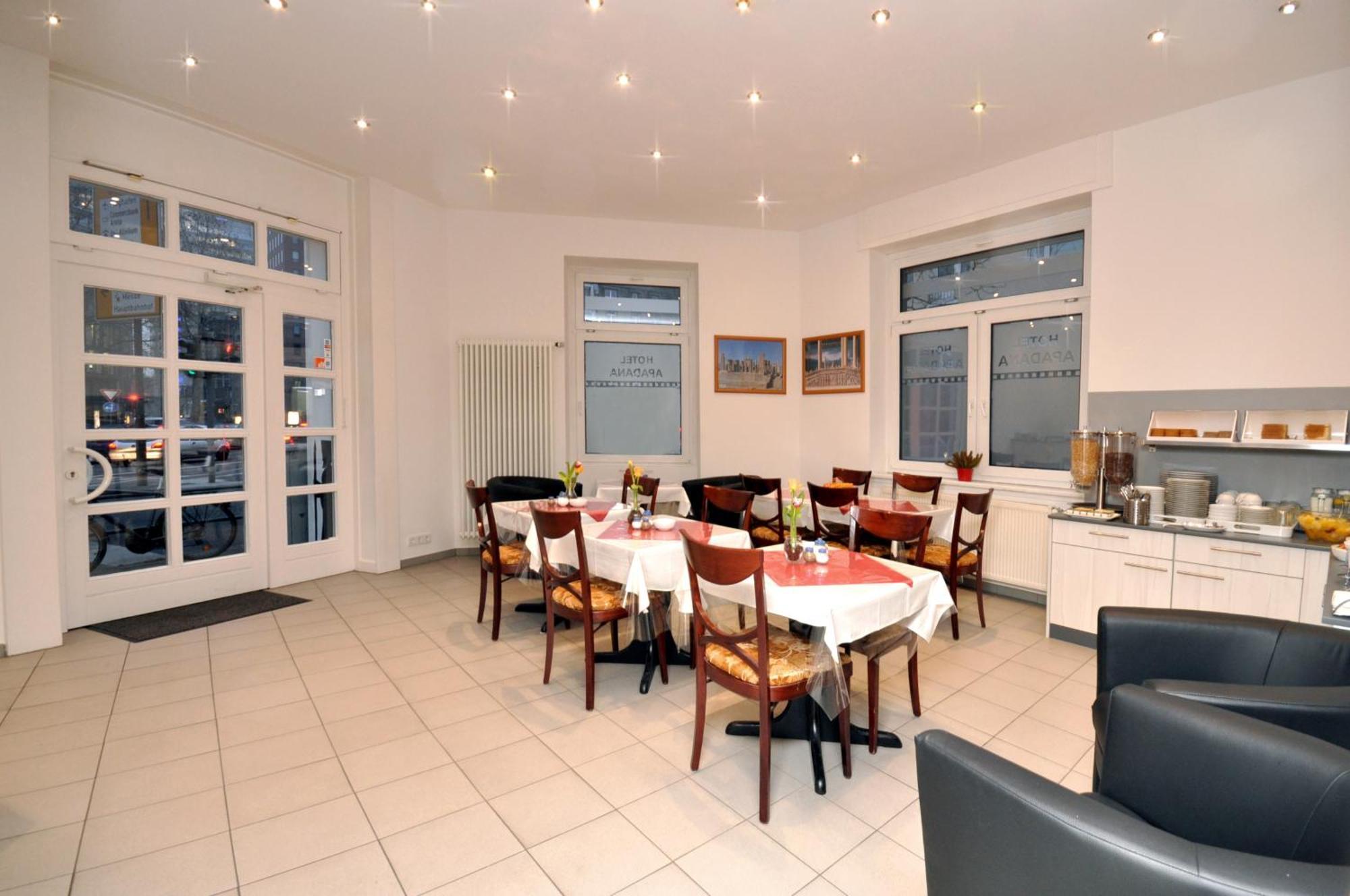 Hotel Apadana Frankfurt Francoforte sul Meno Esterno foto