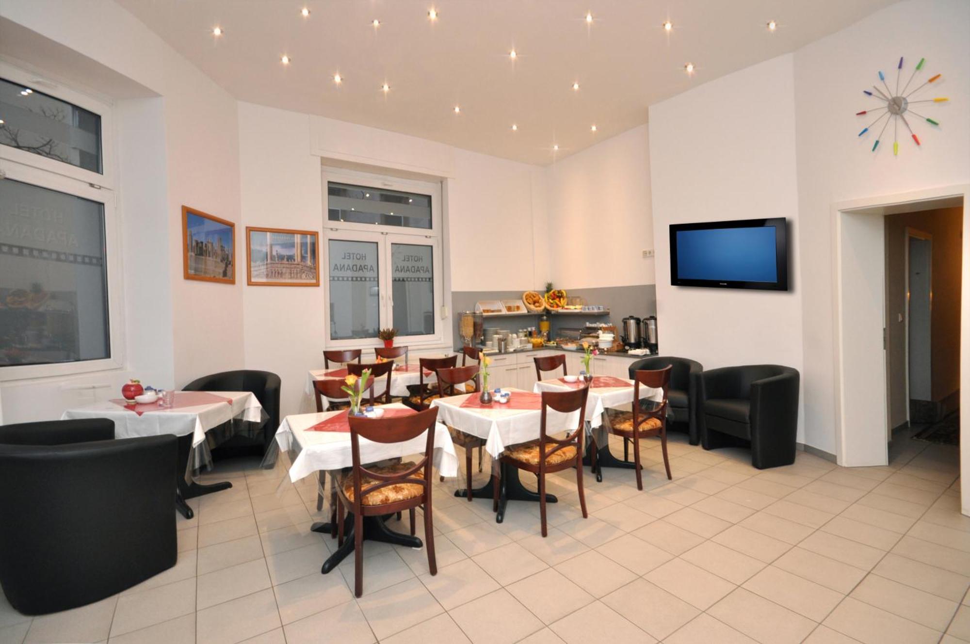 Hotel Apadana Frankfurt Francoforte sul Meno Esterno foto