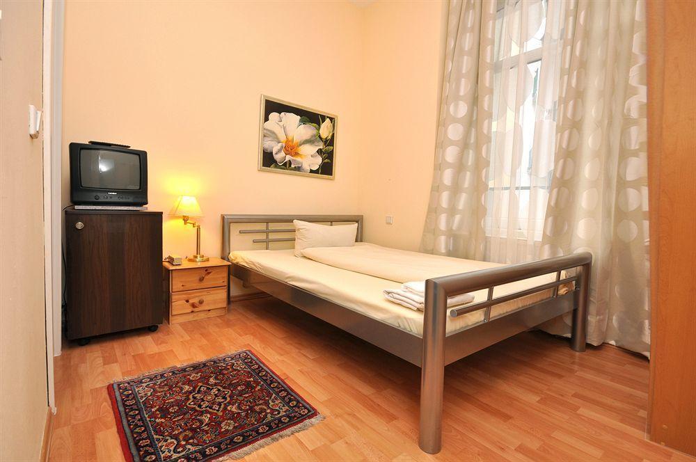 Hotel Apadana Frankfurt Francoforte sul Meno Esterno foto