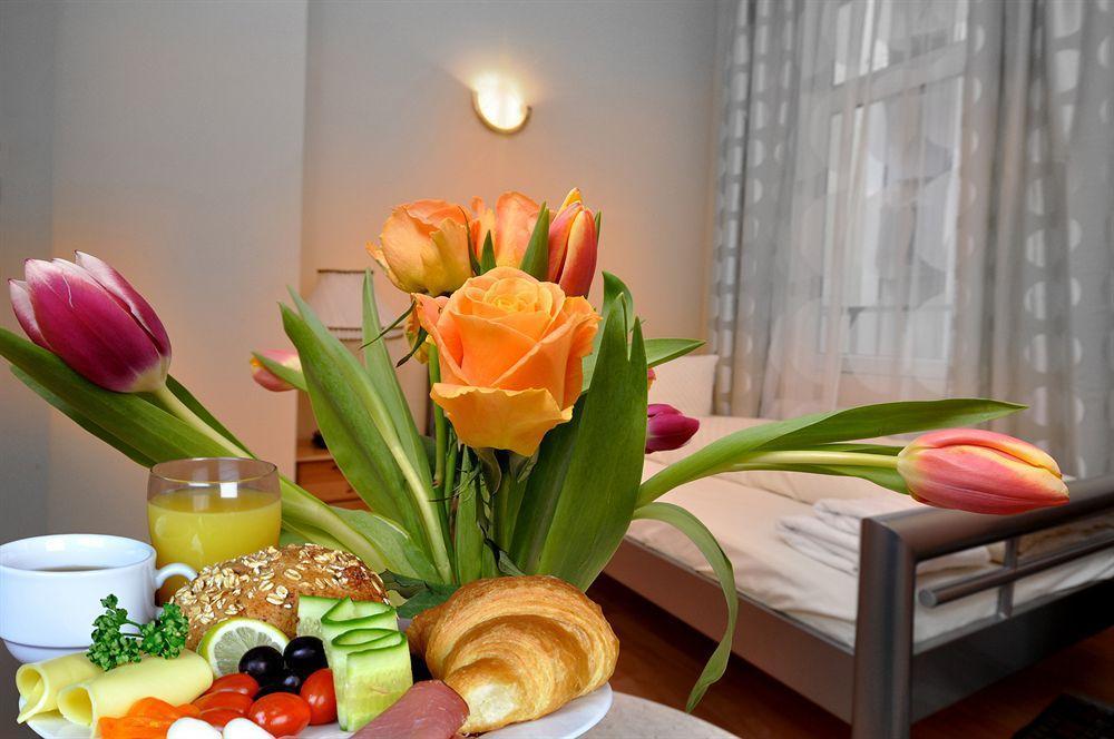 Hotel Apadana Frankfurt Francoforte sul Meno Esterno foto